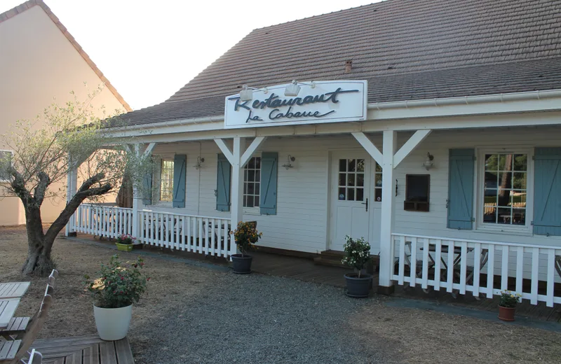 Facade du restaurant La Cabane a Roeze-sur-Sarthe